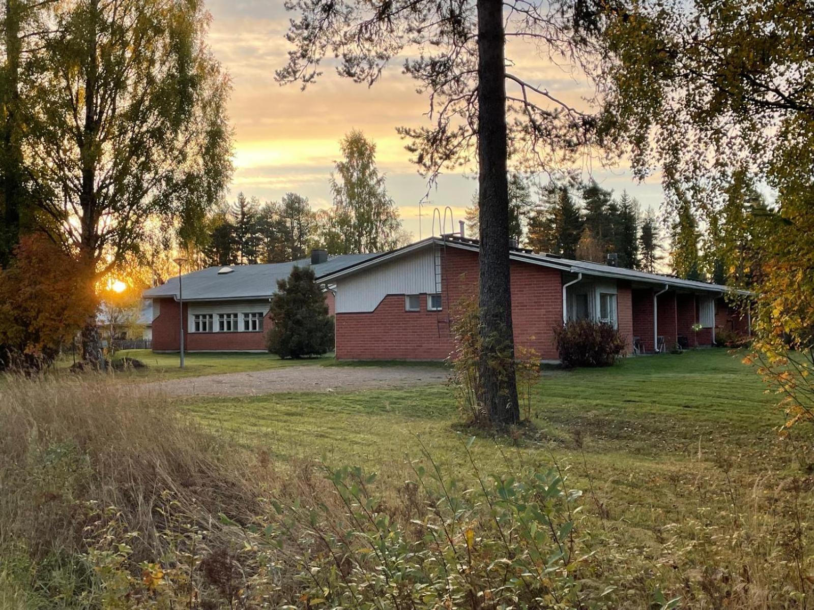 Hotelli Ravintola Tiilikka Rautavaara Екстер'єр фото